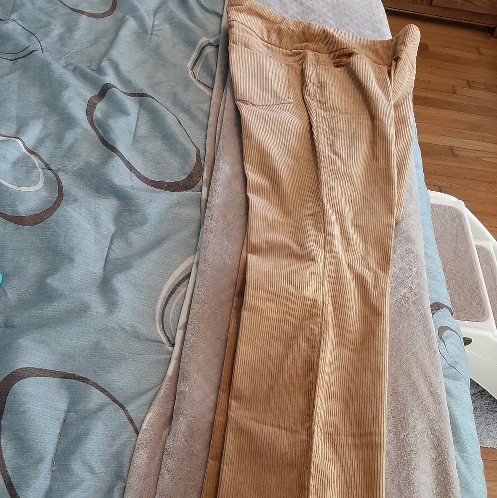 Womens corduroy pants new w/o tags